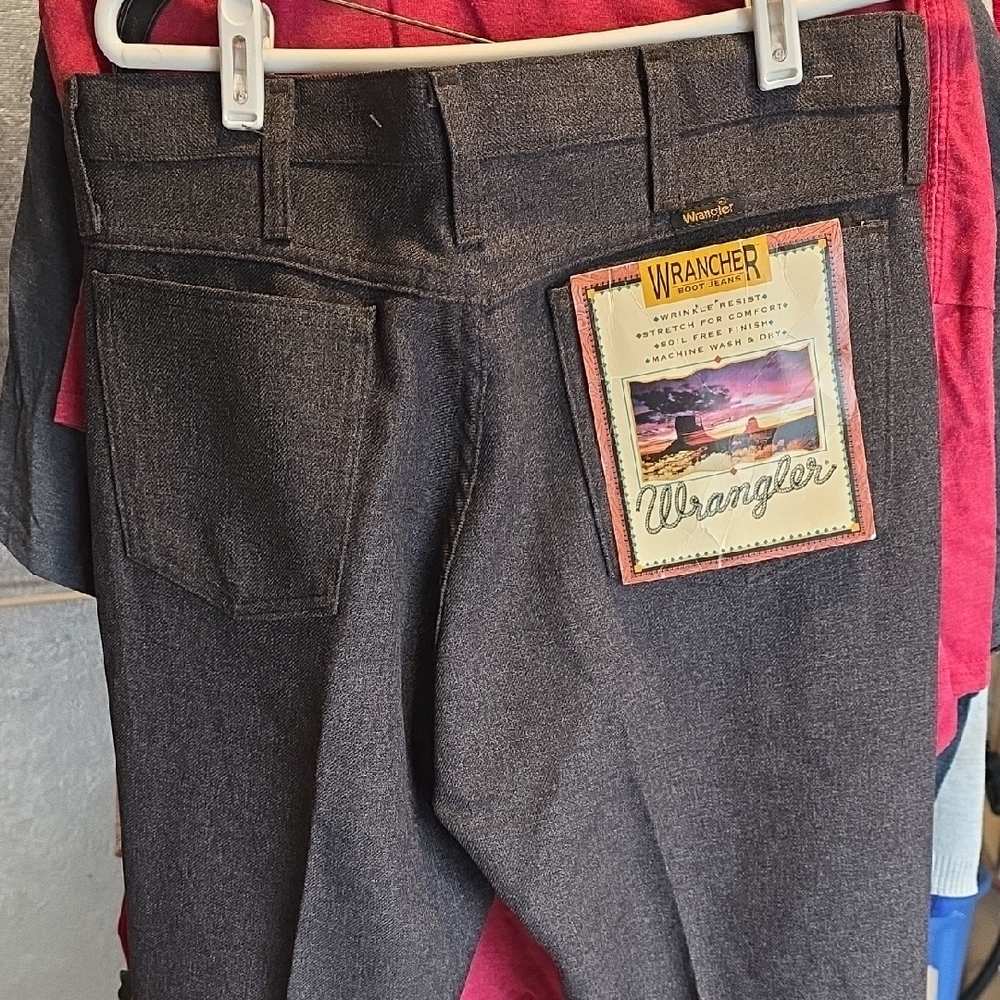 Wrangler Men's Charcoal Relaxed Jeans